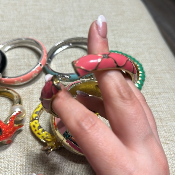 Lot of bright colored bangles! - Picture 10 of 10
